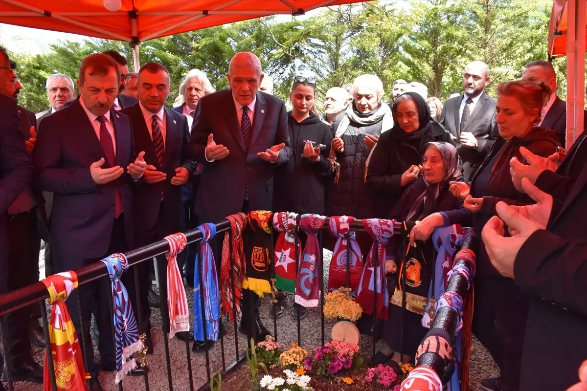 İYİ Parti Genel Başkanı Dervişoğlu, Eren Bülbül, Volkan Konak ve Özkan Sümer\'in mezarlarını ziyaret etti