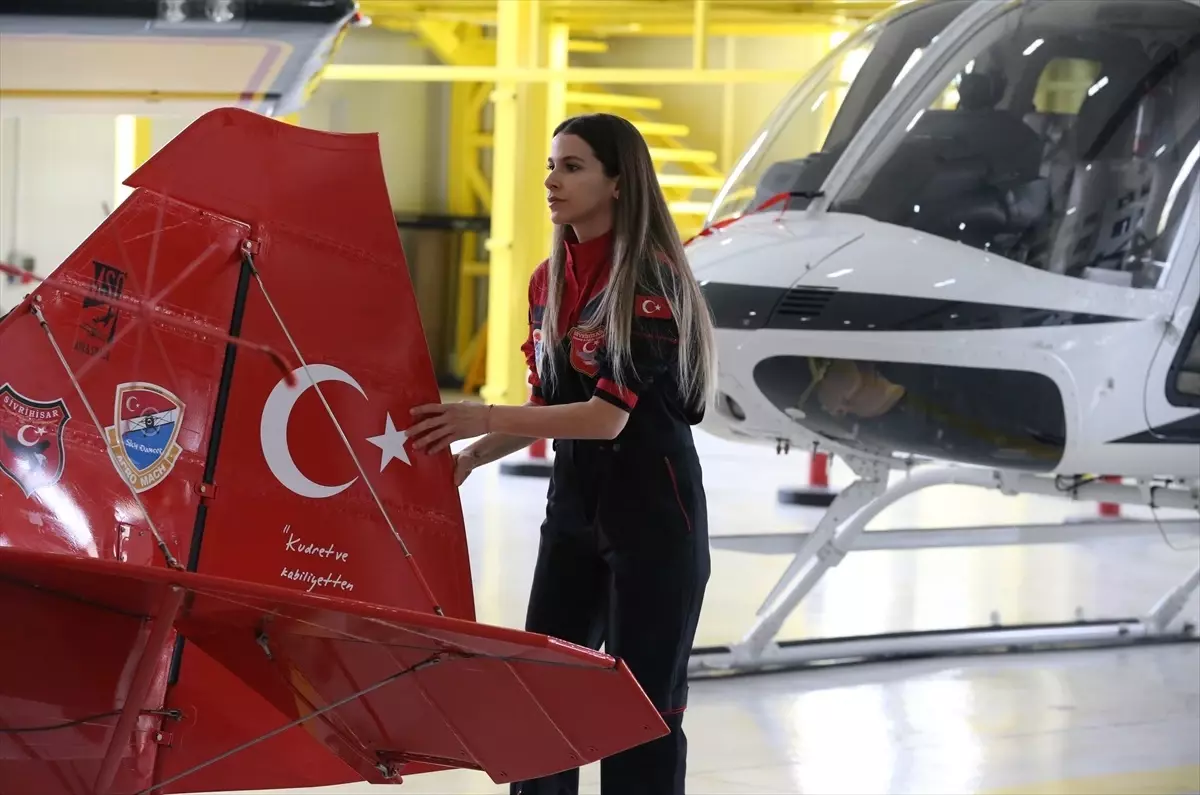 Semin Öztürk Şener: Gökyüzünde Türkiye\'yi Temsil Eden Pilot