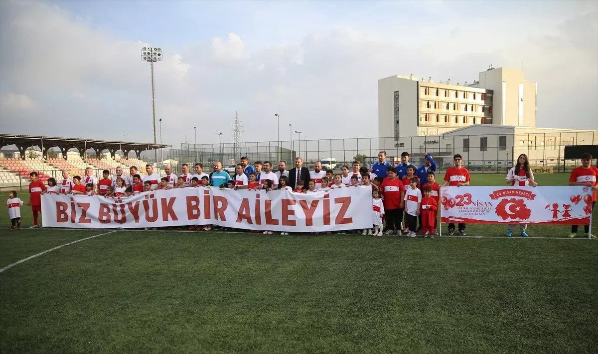 Kahramanmaraş\'ta protokol üyeleri, şehit ve gazi çocuklarıyla futbol maçı yaptı