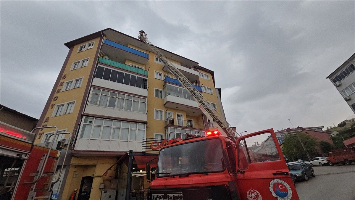 Karabük\'te 6 katlı binada çıkan yangın söndürüldü