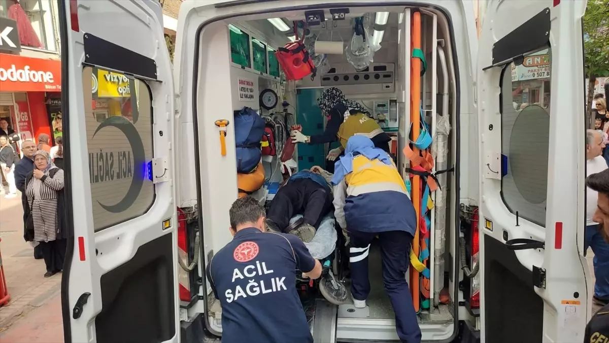 Karabük\'te Bıçaklı Kavga: 1 Yaralı