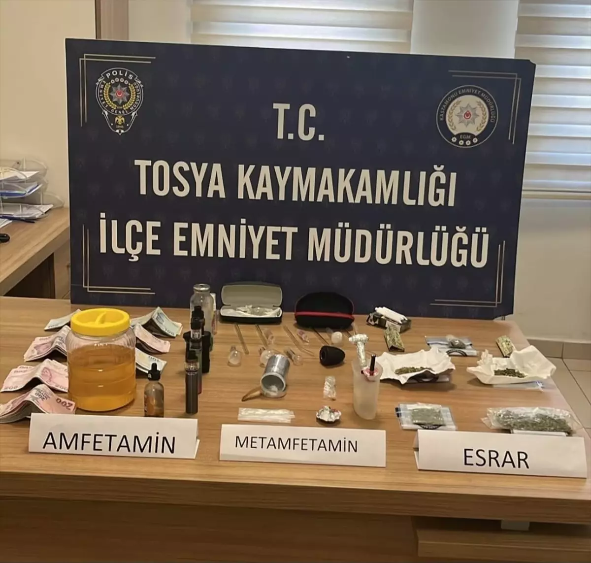 Tosya\'da Uyuşturucu Operasyonu: 3 Gözaltı