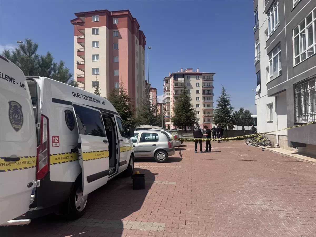 Cam Silerken Düşen Kadın Ağır Yaralandı