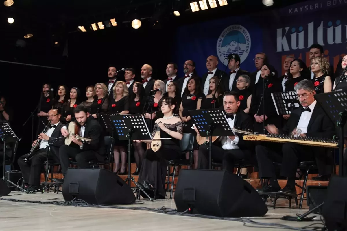 Kayseri\'de Uşşak Faslı Konseri