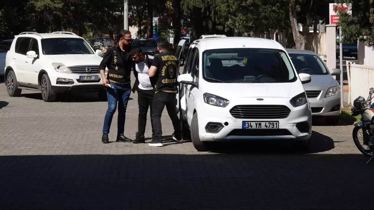 Cinler Musallat Oldu, Arkadaşını Vurdu