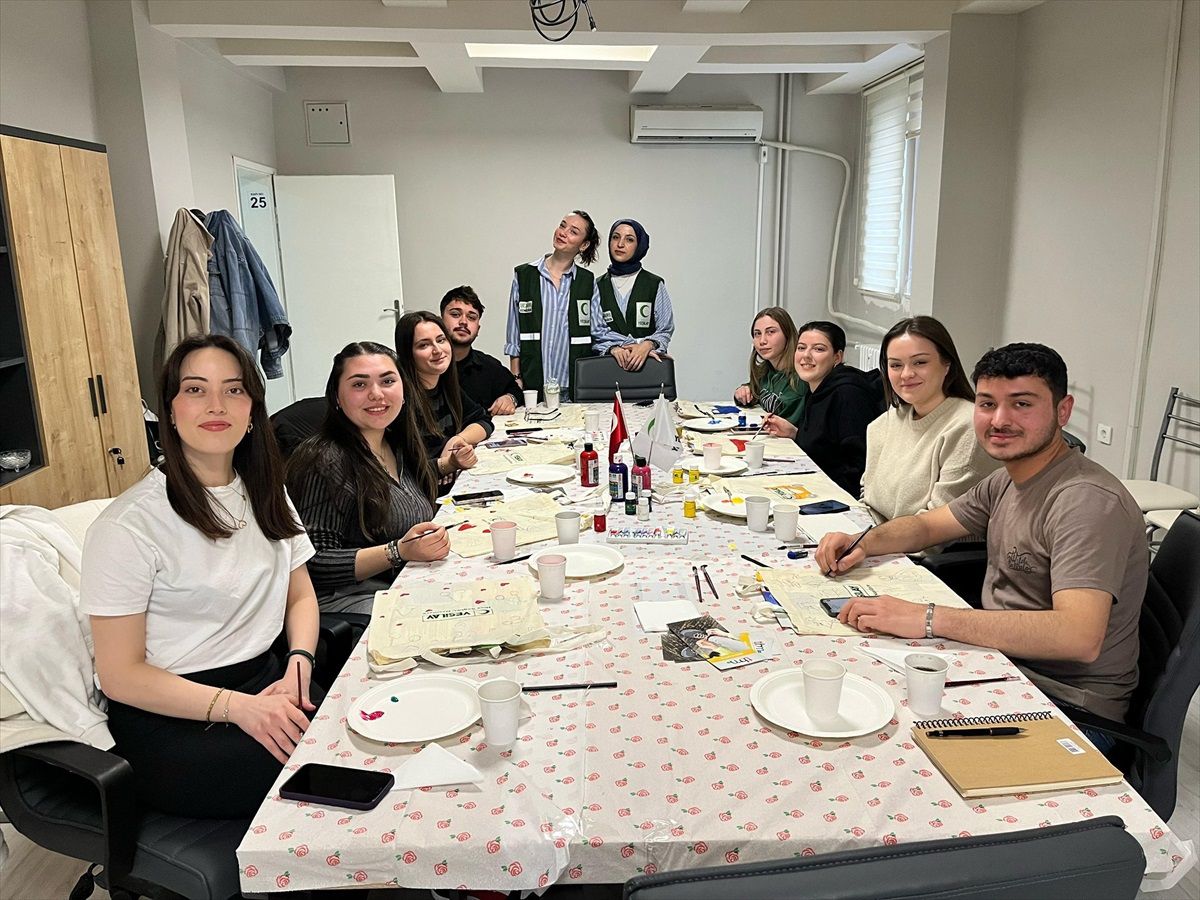 Yeşilay Gönüllülerinden Bez Çanta Etkinliği