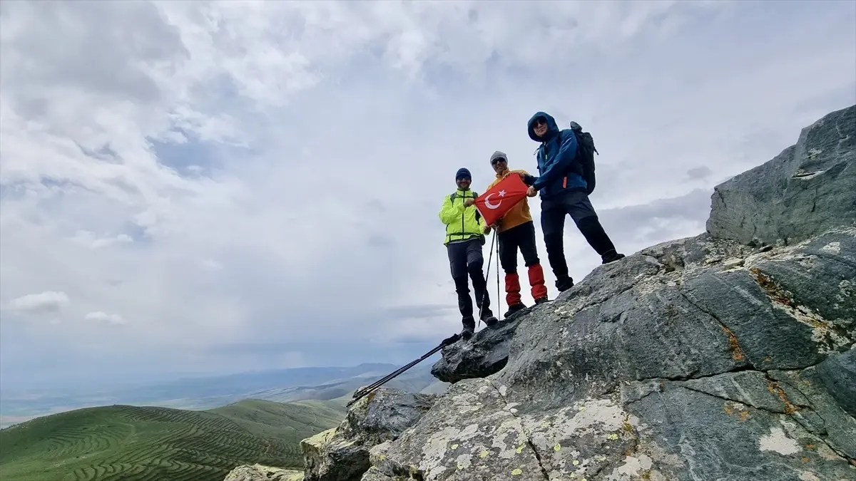 Kırşehirli Dağcılar Demirli Kale Tepe\'ye Tırmandı