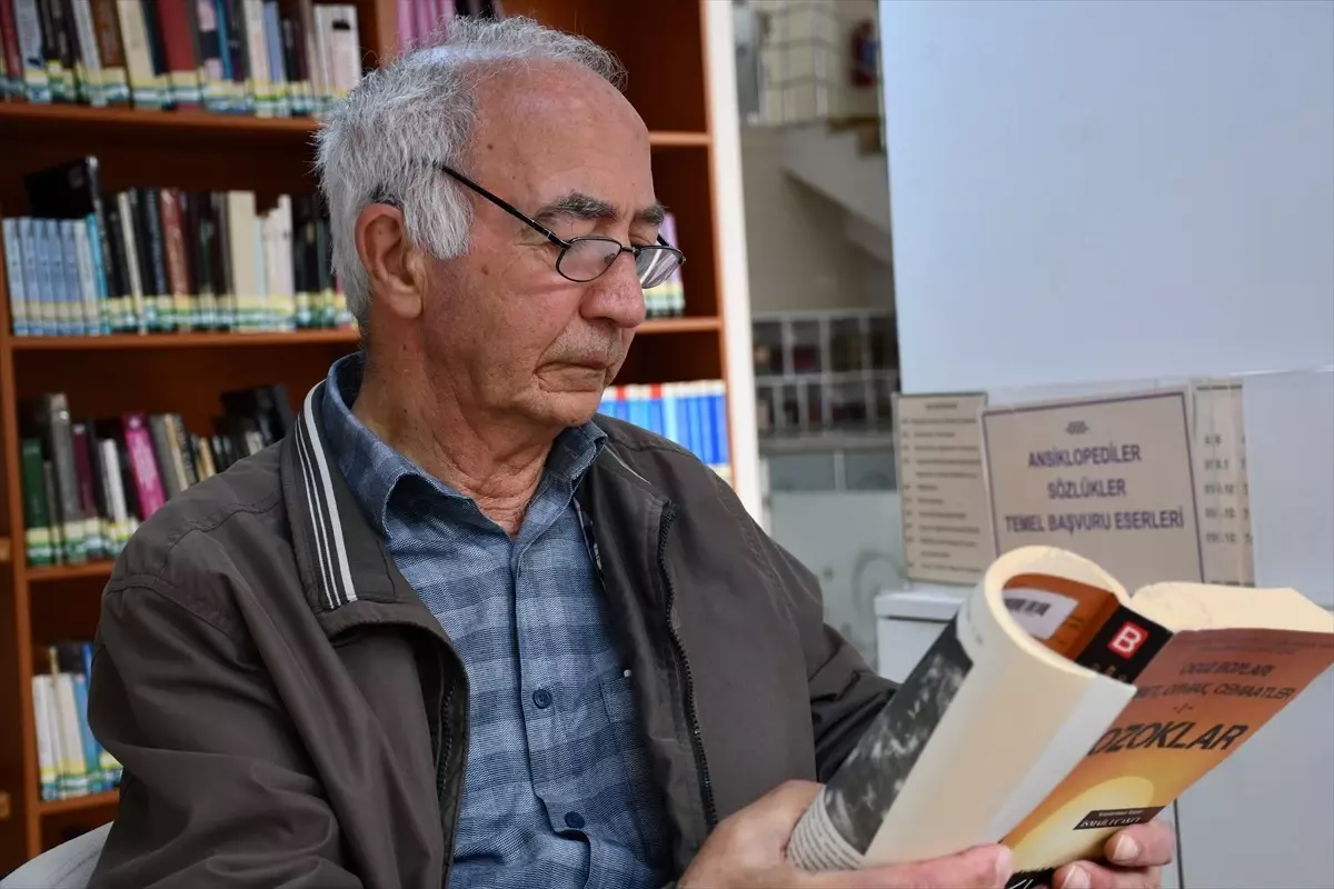 79 Yaşında Gönüllü Kütüphaneci