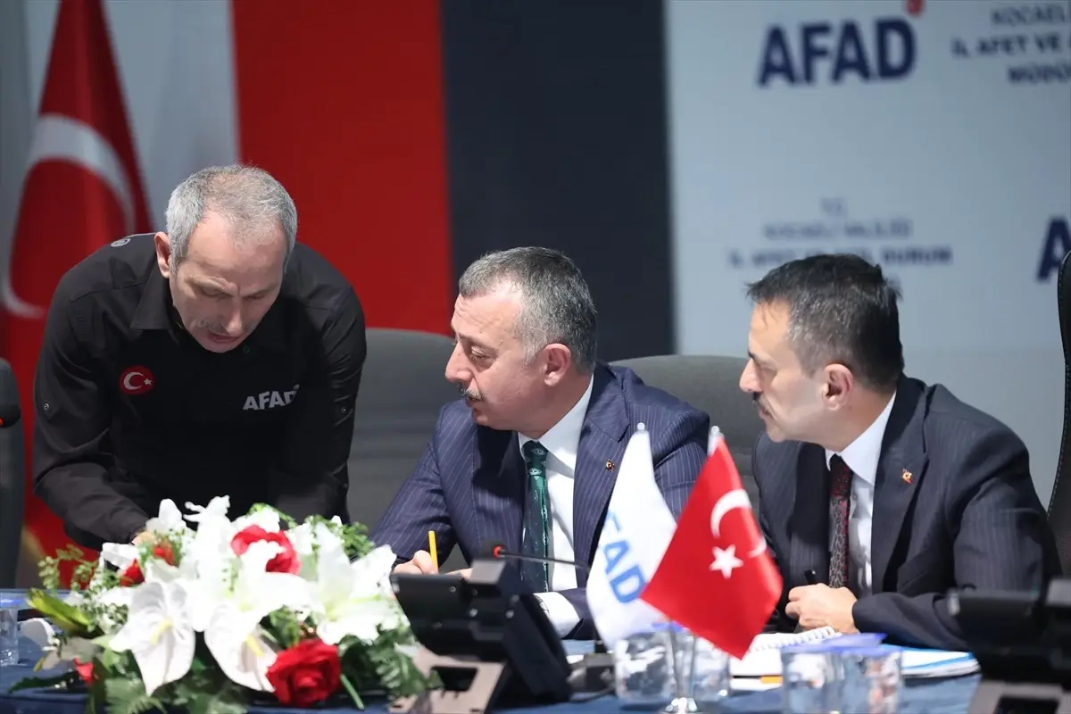 Kocaeli\'de Deprem Panik Yarattı