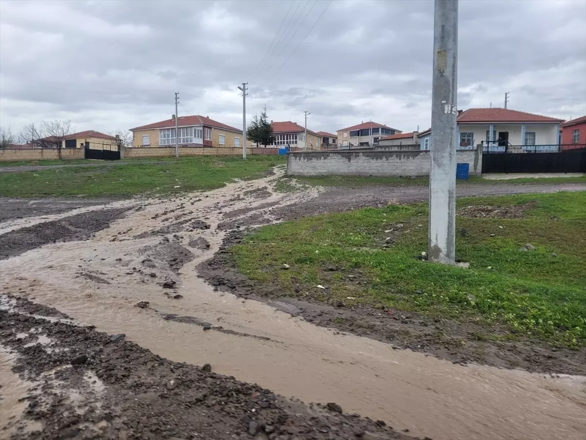 Kulu\'da Şiddetli Yağış Su Baskınlarına Neden Oldu