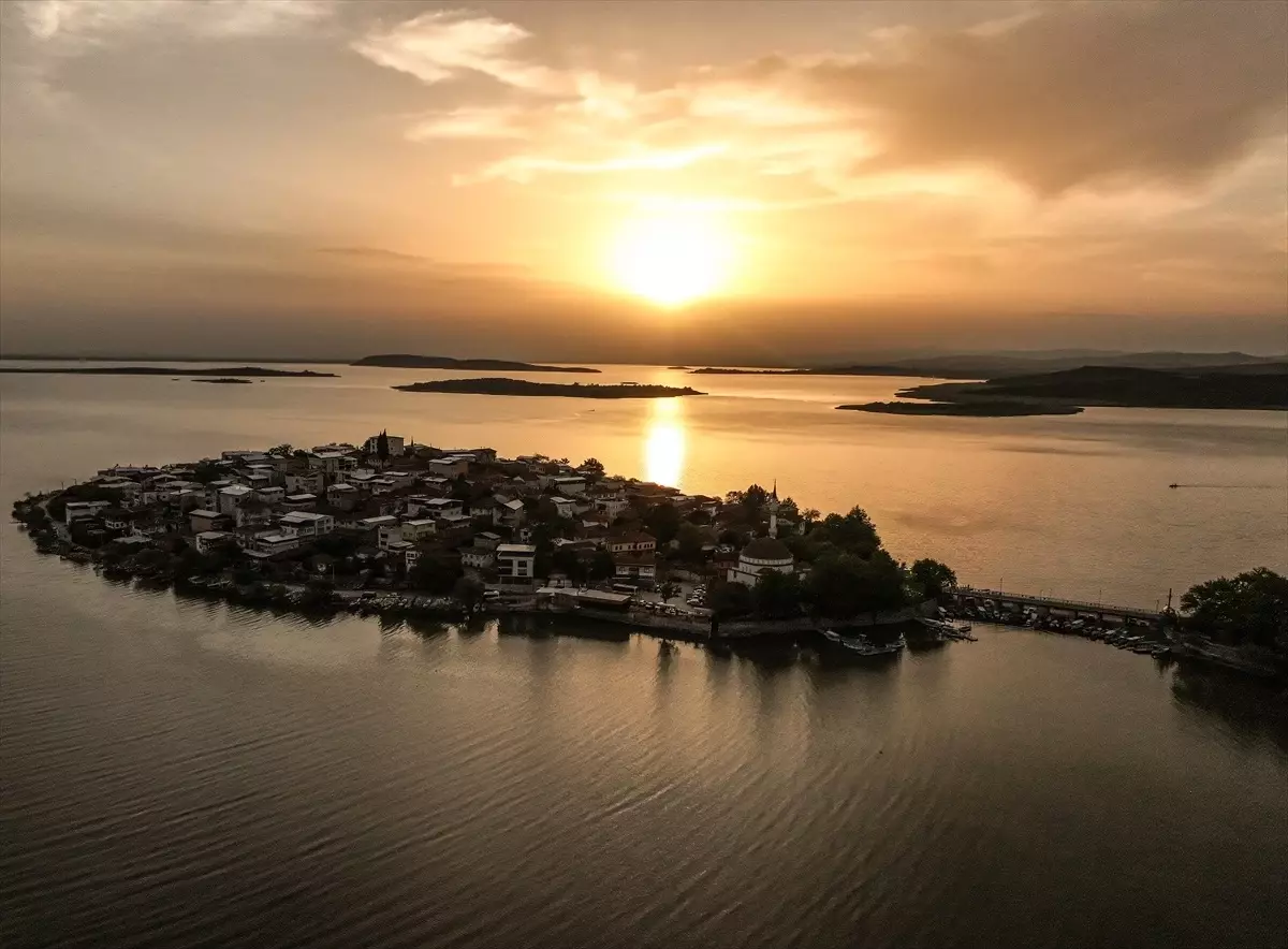 Gölyazı\'nın Eşsiz Gün Batımı Drone ile Görüntülendi