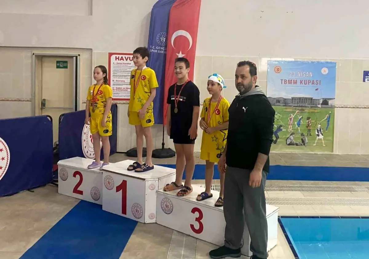 23 Nisan Yüzme Şenlikleri Sona Erdi