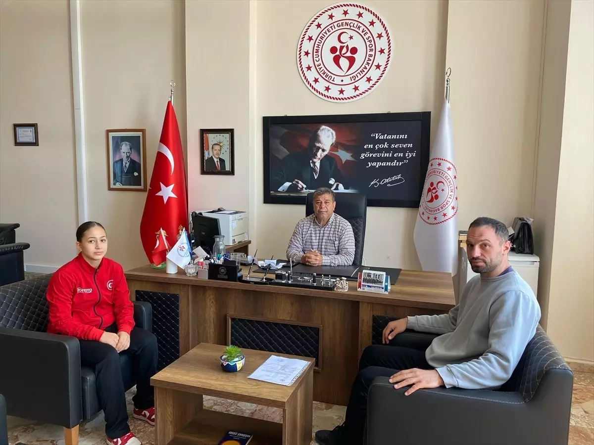 15 Yaşındaki Boksör Fenerbahçe\'ye Transfer Oldu