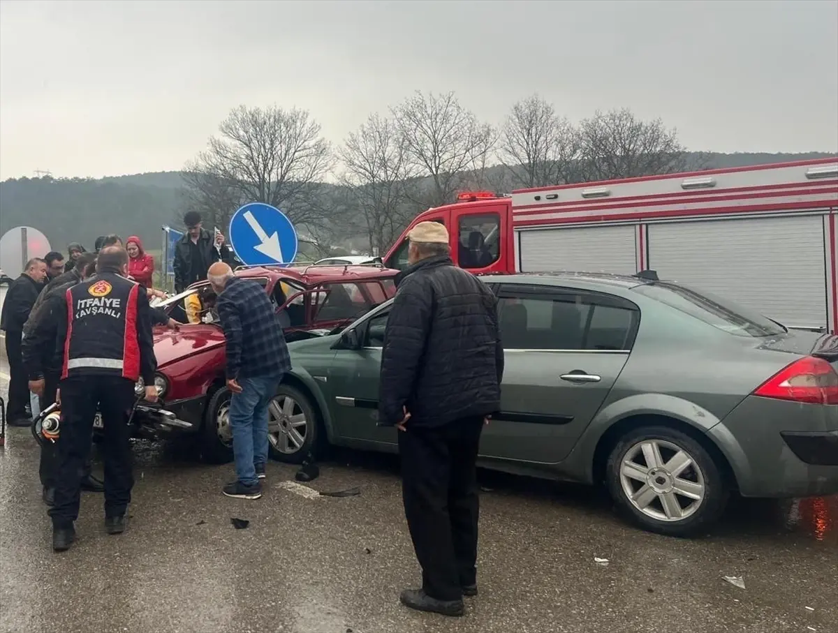 Tavşanlı\'da Trafik Kazası: 1 Ölü, 2 Yaralı