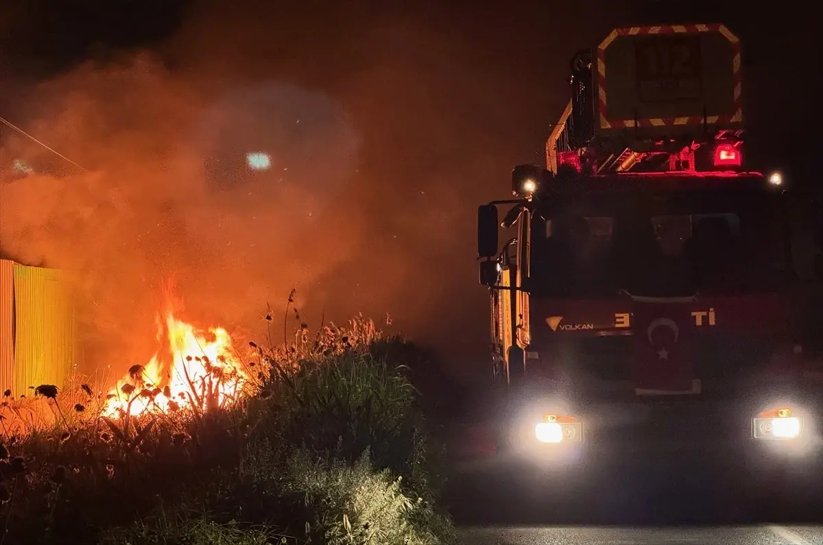 Manisa\'da Geri Dönüşüm Tesisinde Yangın