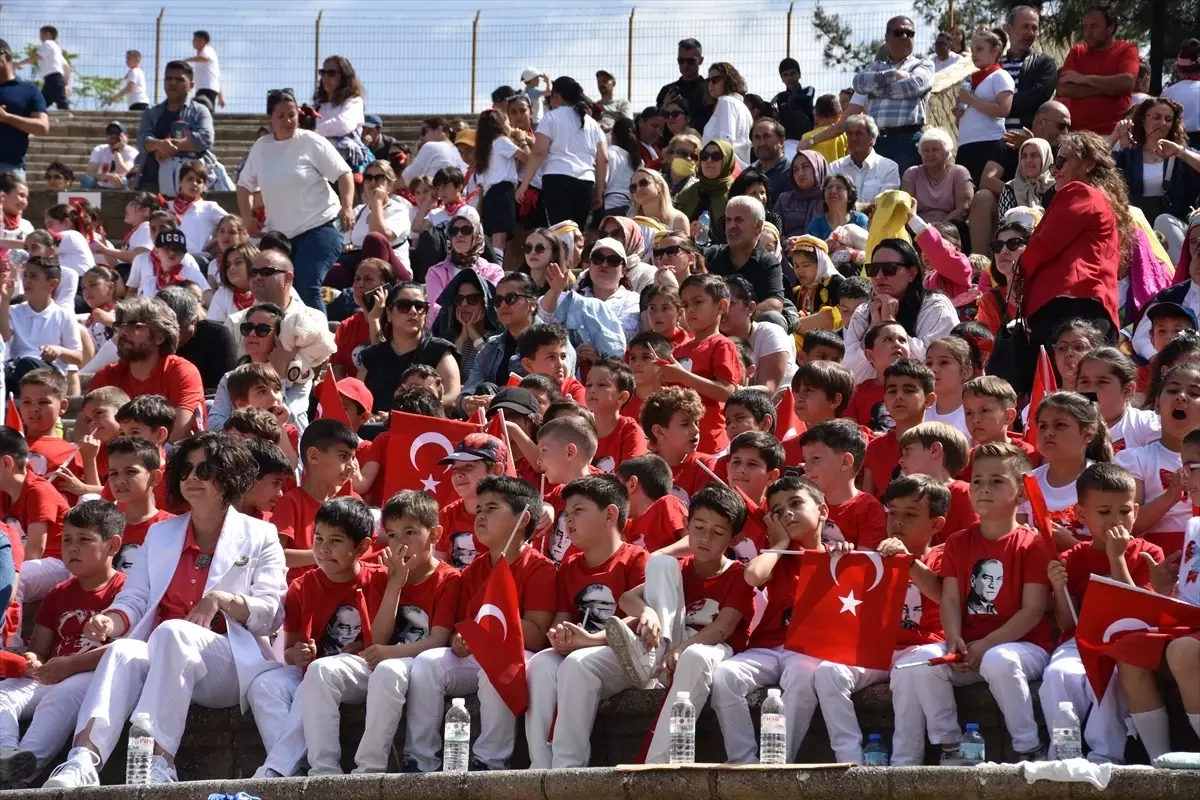 Marmaris\'te 23 Nisan Ulusal Egemenlik ve Çocuk Bayramı kutlandı