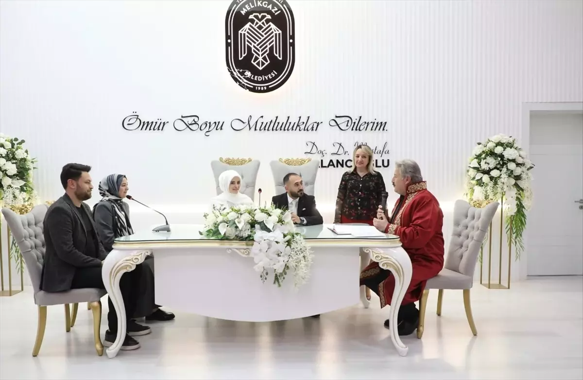 Melikgazi\'nin Yenilenen Nikah Salonu Açıldı