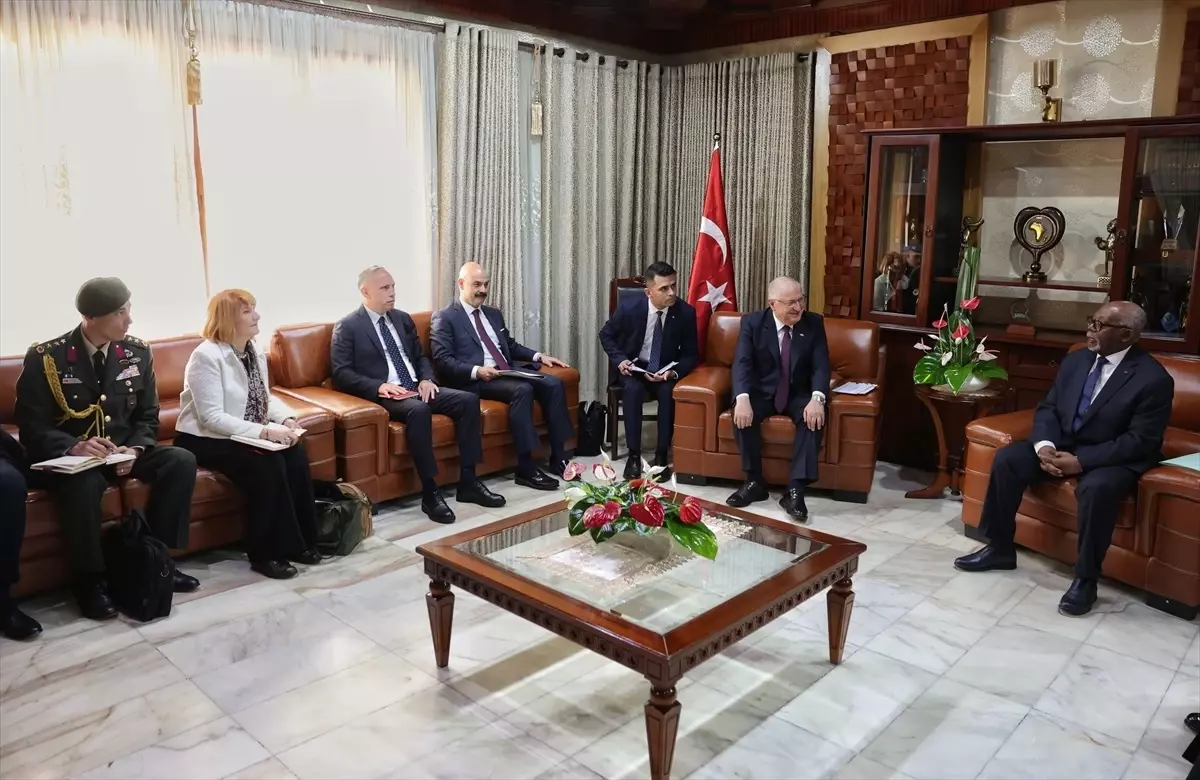 Bakan Güler Kamerun\'da