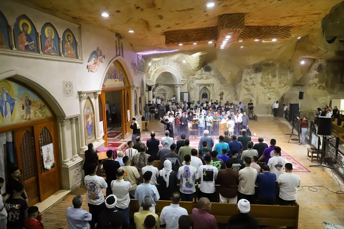 Kahire\'de Paskalya Ayini Kutlandı
