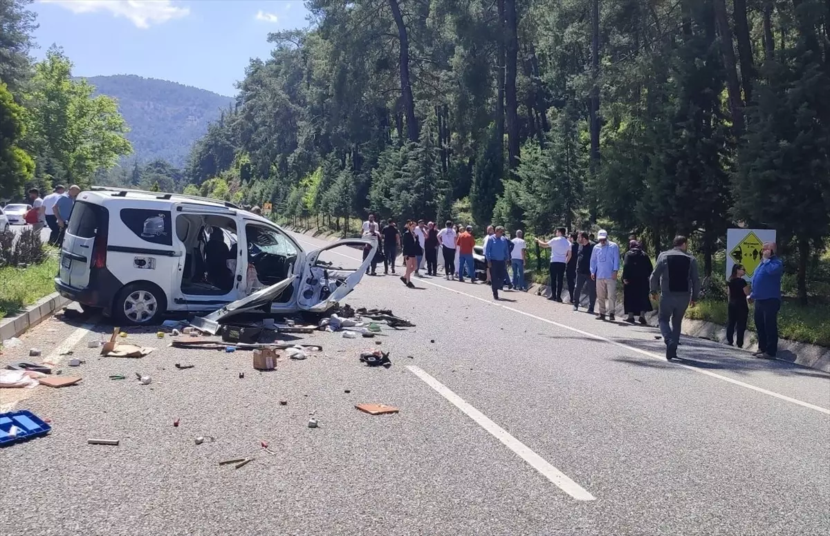 Marmaris\'te Feci Kaza: 2 Ölü, 2 Yaralı
