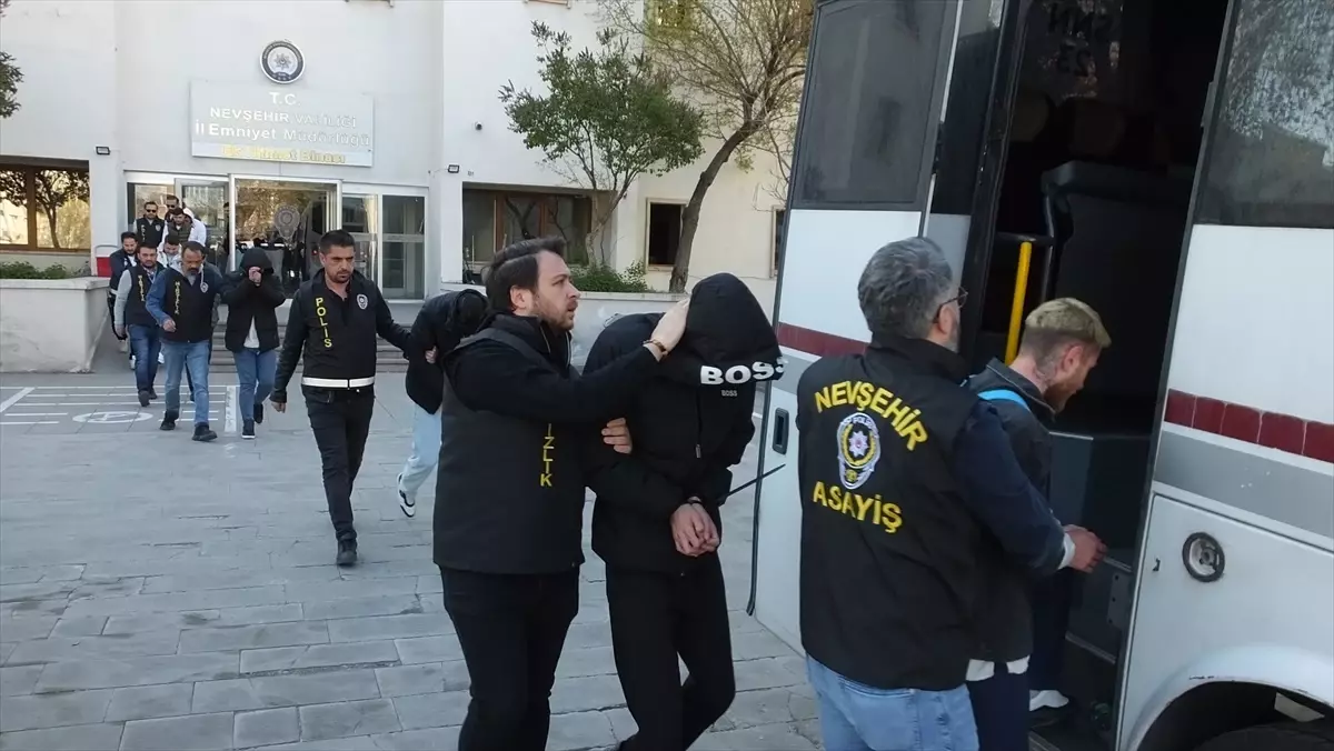 Nevşehir\'de Dolandırıcılık Operasyonu: 15 Zanlı Yakalandı
