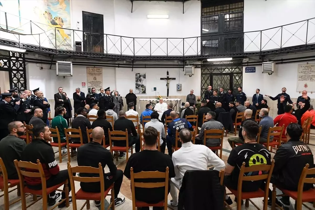 Papa Franciscus Cezaevini Ziyaret Etti