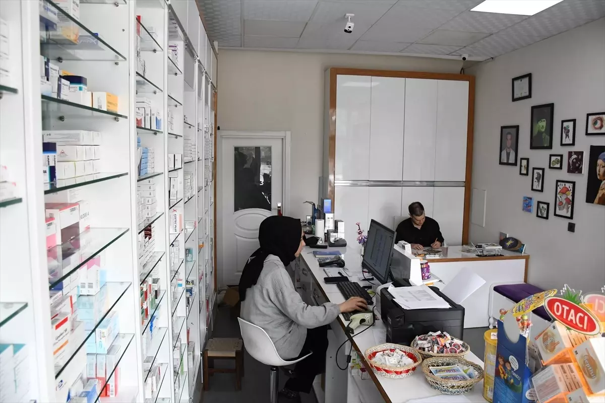 Eczacı Ömer Koç\'un Resim Tutkusu