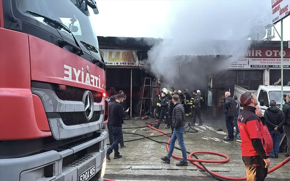 Rize\'de Oto Döşeme Atölyesinde Yangın