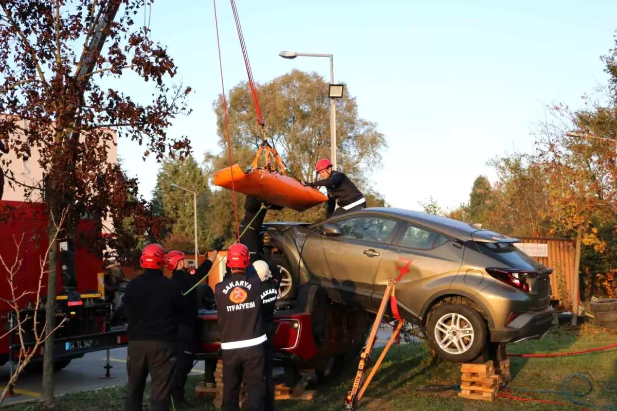 Sakarya İtfaiyesi, 2025\'in İlk Üç Ayında 9 Bin 527 Kişiye Yangın Eğitimi Verdi