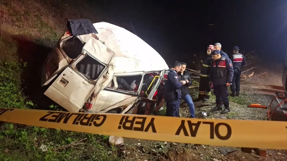 Bafra\'da Minibüs Kazası: 1 Ölü, 4 Yaralı