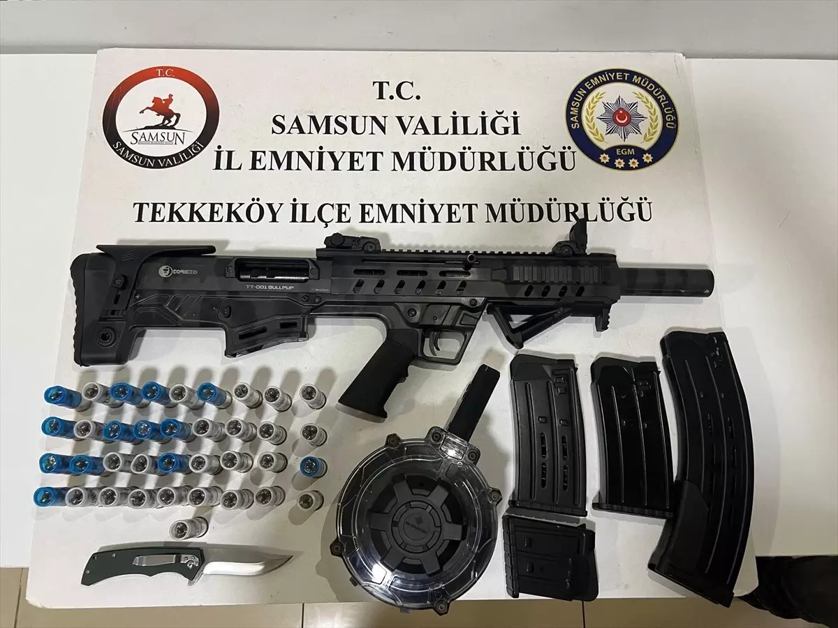 Tekkeköy\'de Araçta Silah ve Mühimmat Ele Geçirildi