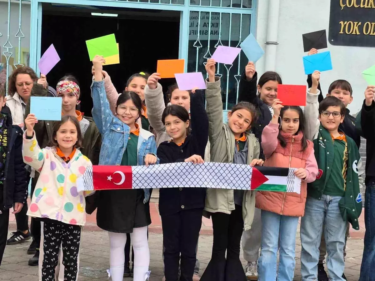 Çocuklar Savaş Mağdurlarına Mektup Gönderdi