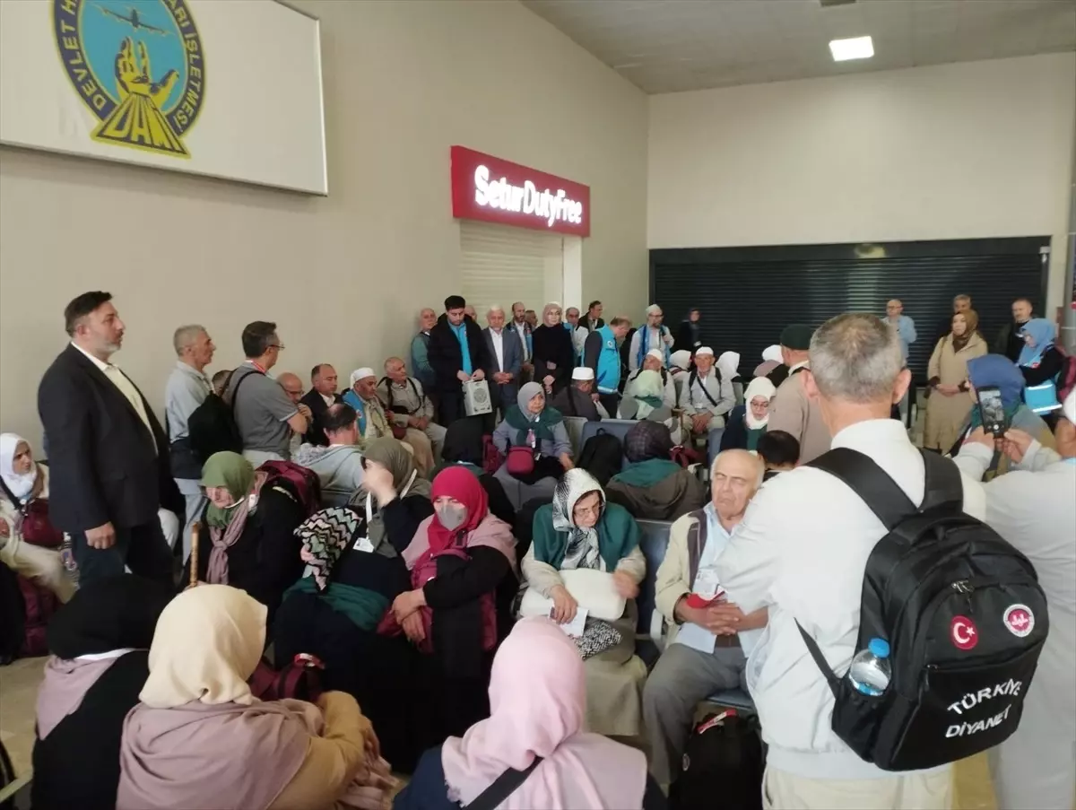 Samsun\'dan İlk Hac Kafilesi Uğurlandı