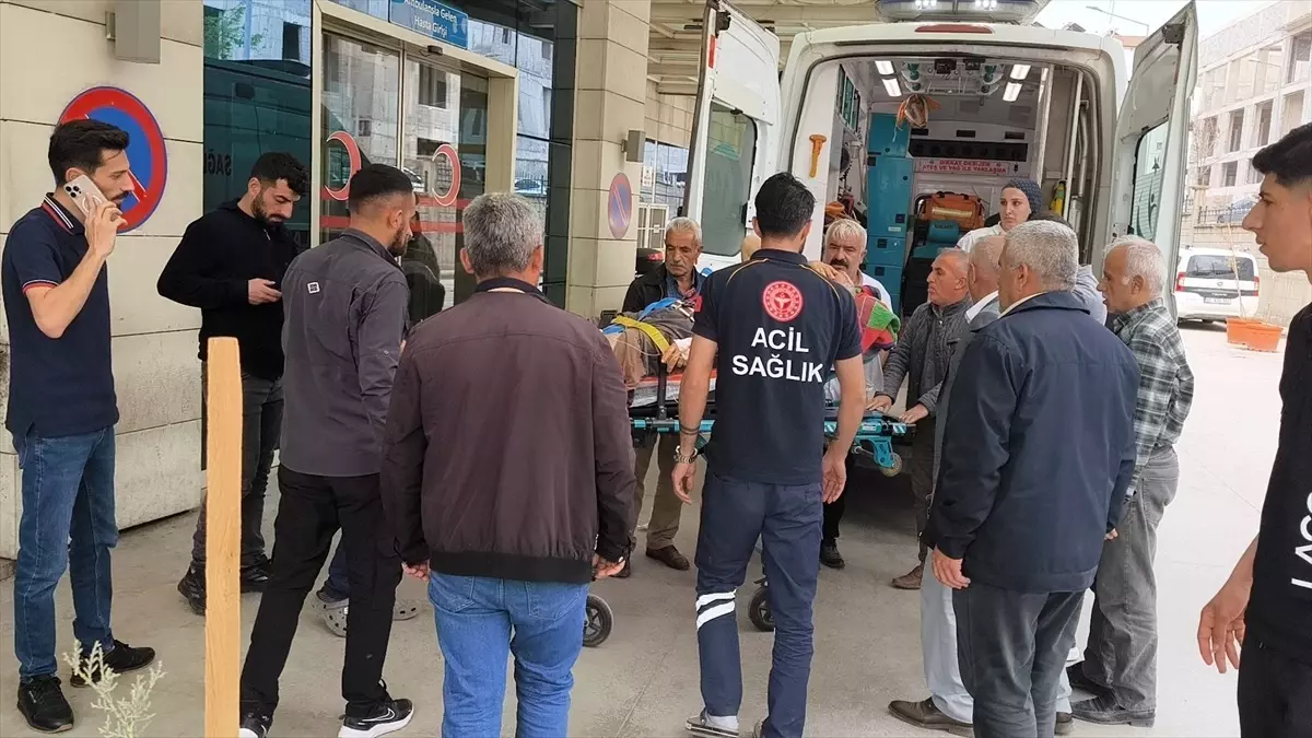 Çapa Makinesine Sıkışan Adam Yaralandı