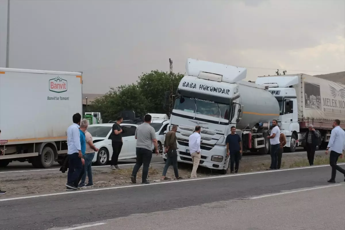 Cizre\'de Zincirleme Trafik Kazası