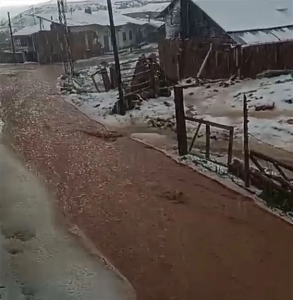 Sivas\'ta Dolu ve Sağanak Tarım Arazilerine Zarar Verdi