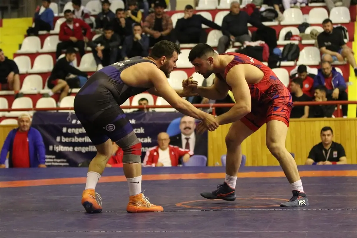 Sivas\'ta İşitme Engelliler Türkiye Güreş Şampiyonası açılış töreni yapıldı