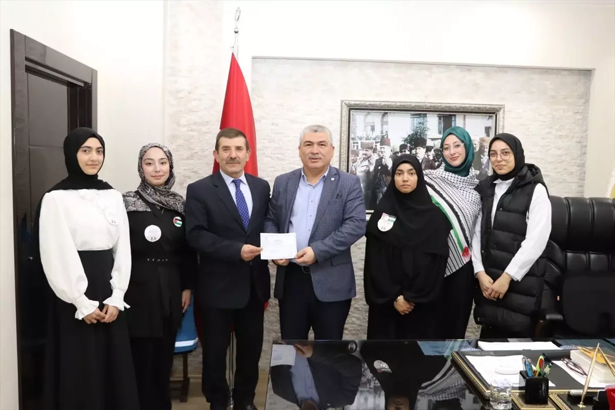 Sivas\'ta Öğrencilerden Filistin\'e Destek