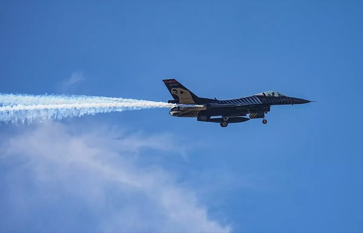 SOLOTÜRK\'ten Çanakkale\'de Etkileyici Gösteri