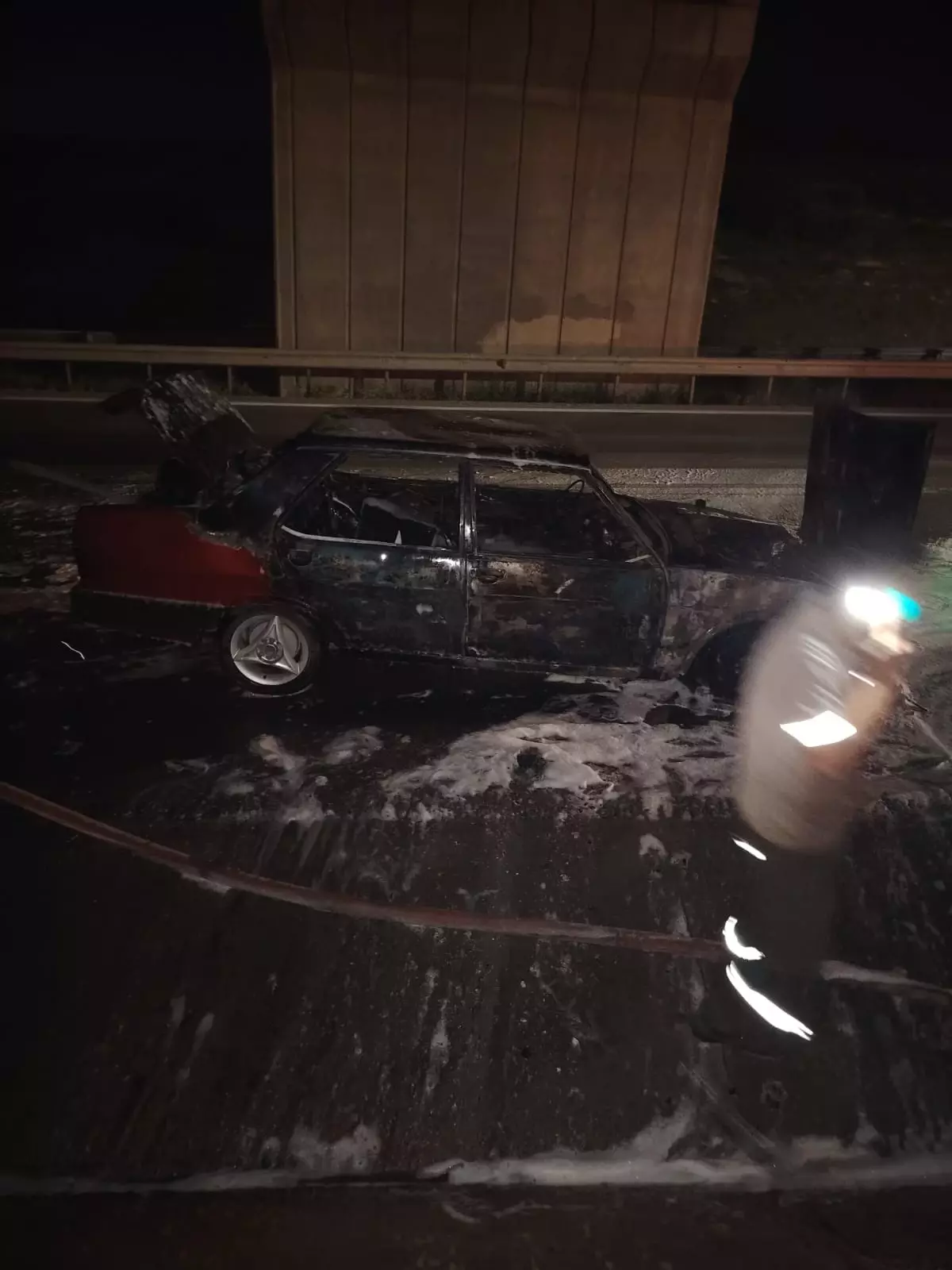 Tarsus\'ta Otomobil Yangını: Araç Kül Oldu