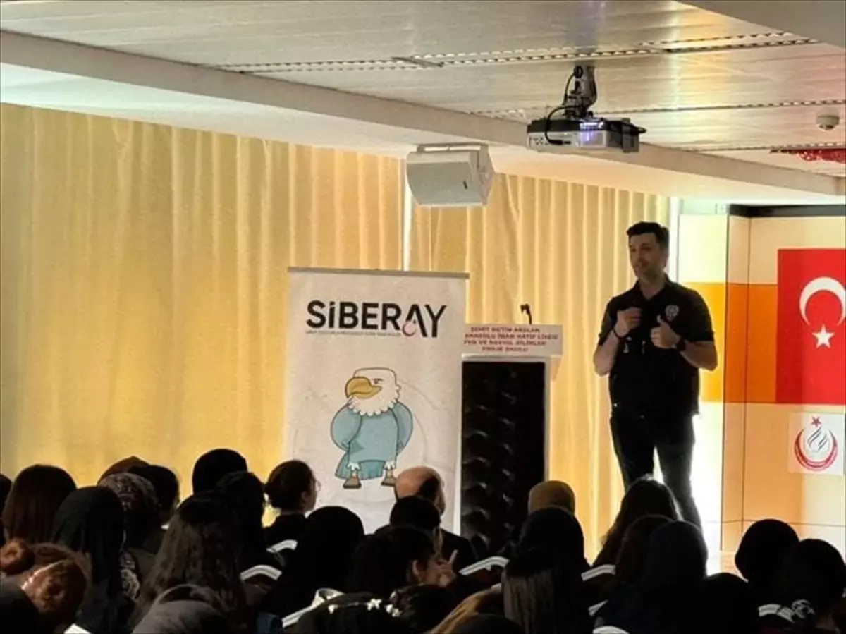 Tekirdağ\'da öğrenciler siber suçlara karşı bilgilendirildi