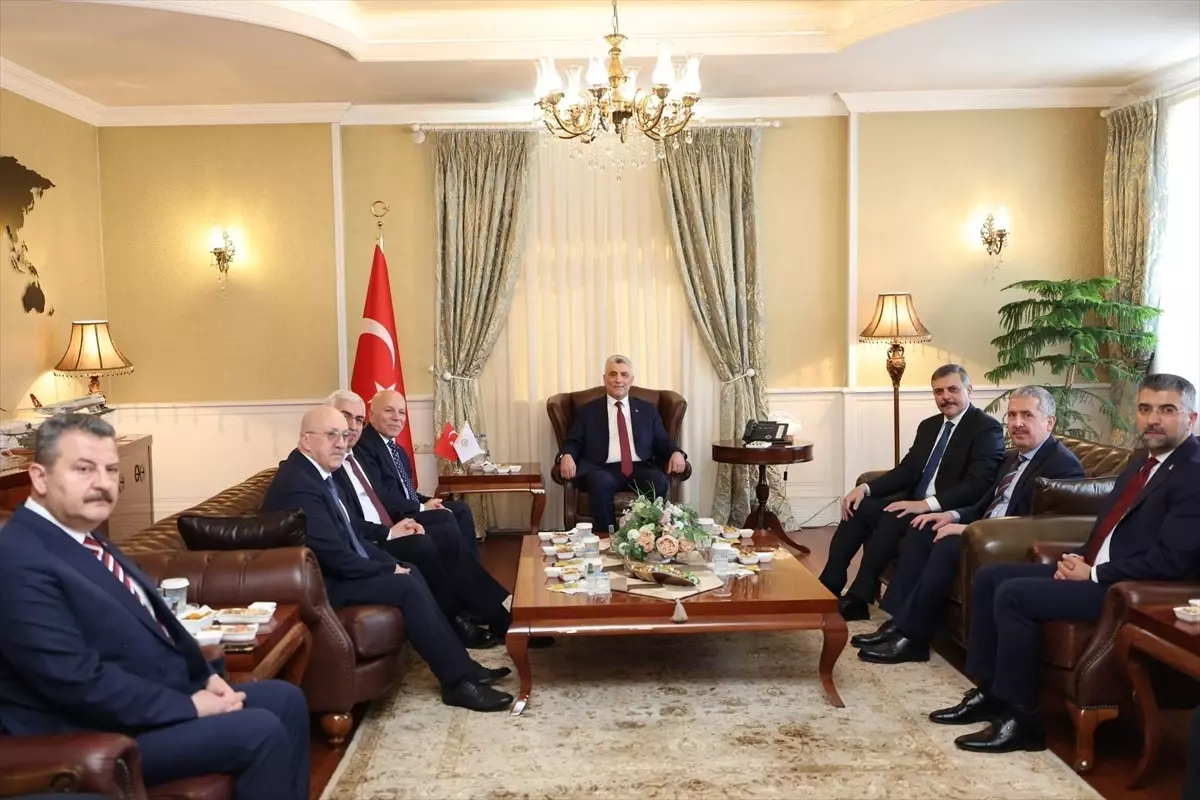 Bakan Bolat Erzurum\'da Ziyaretlerde Bulundu