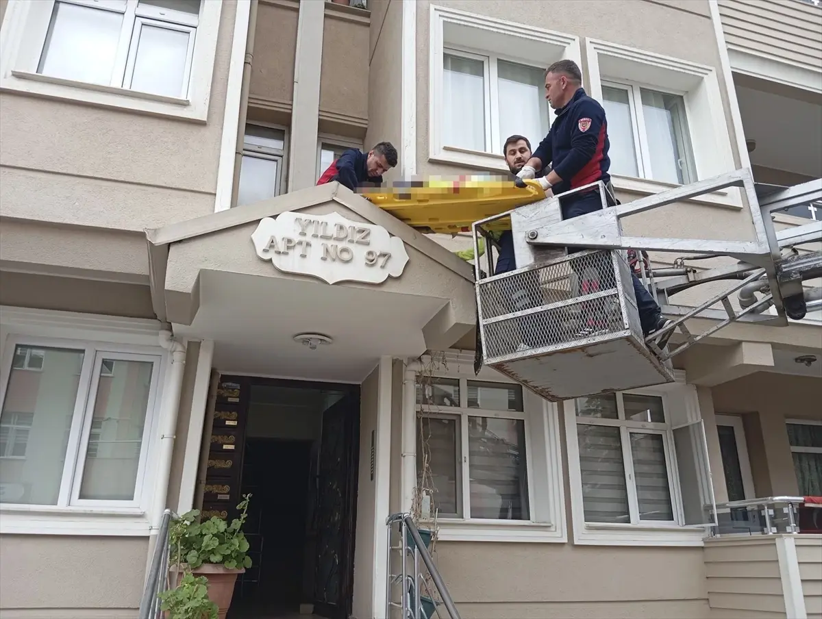 Alzheimer Hastası Kadın Apartmandan Düştü