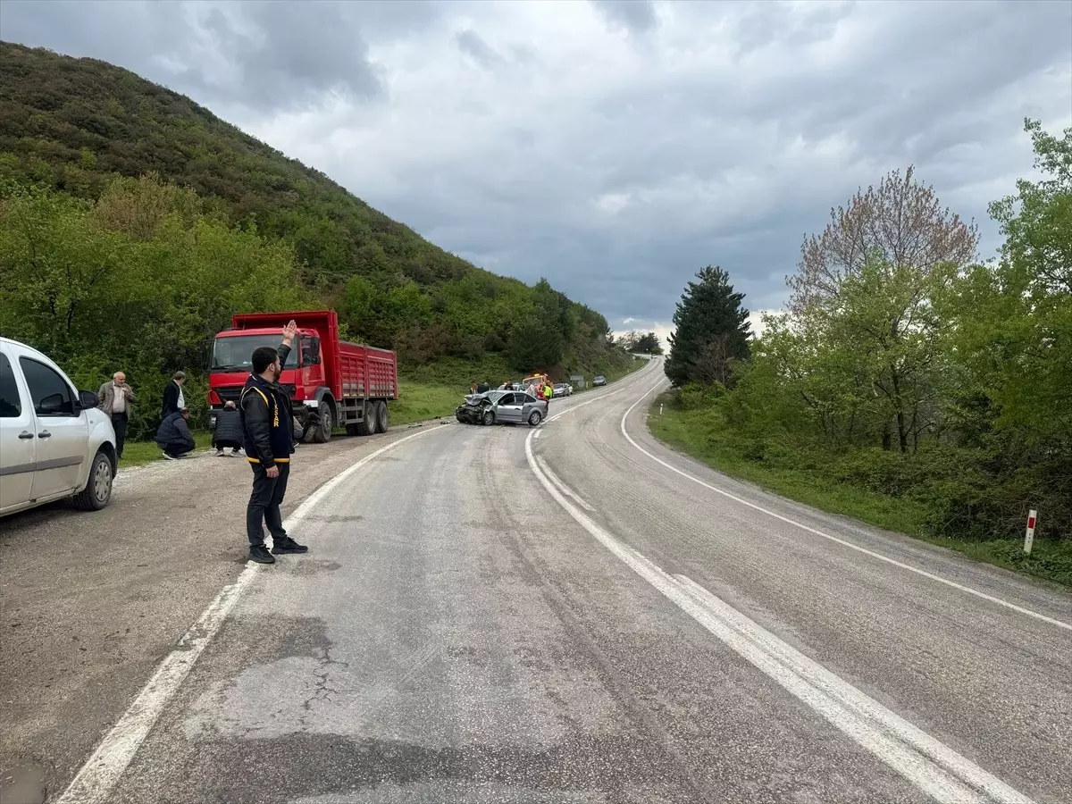 Niksar\'da Trafik Kazası: 2 Ölü