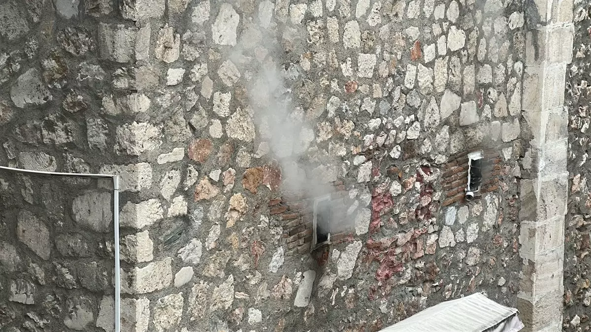 Tokat\'ta Tarihi Camide Yangın