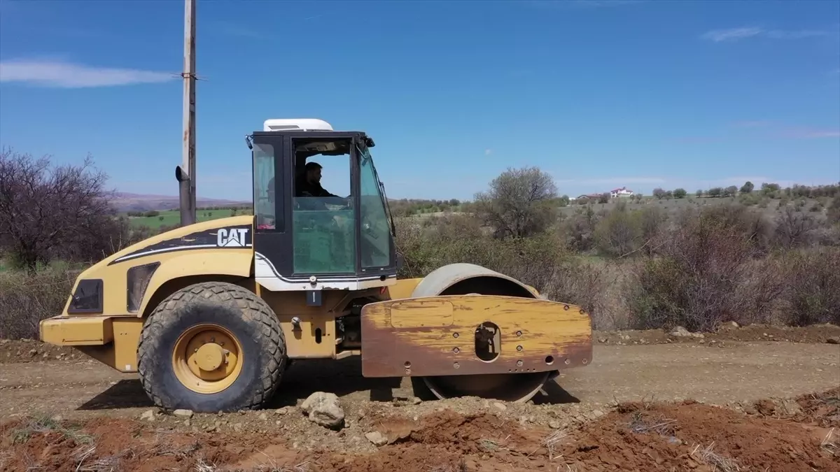 Elazığ\'da Köy Yolları Onarıldı