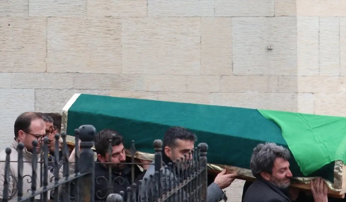 7 Yaşındaki Nurbanu Saylam\'ın Cenazesi Defnedildi