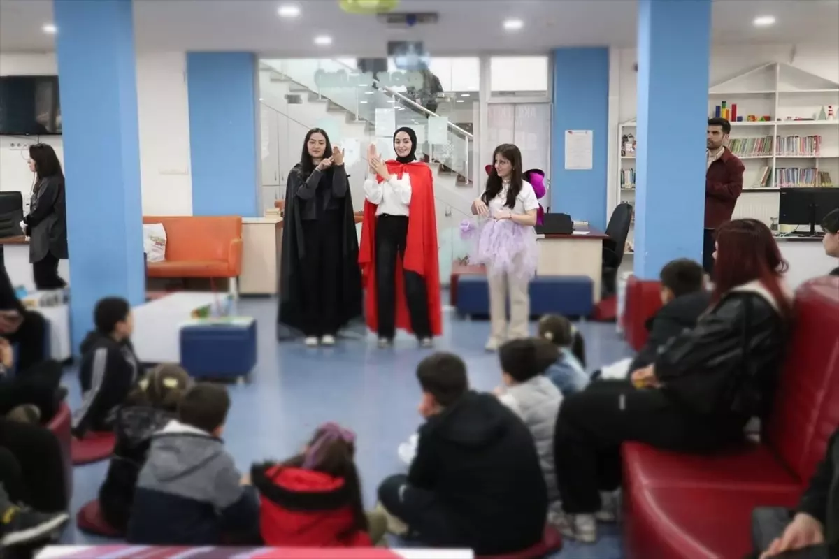 Kütüphanede Yazarlık Etkinliği