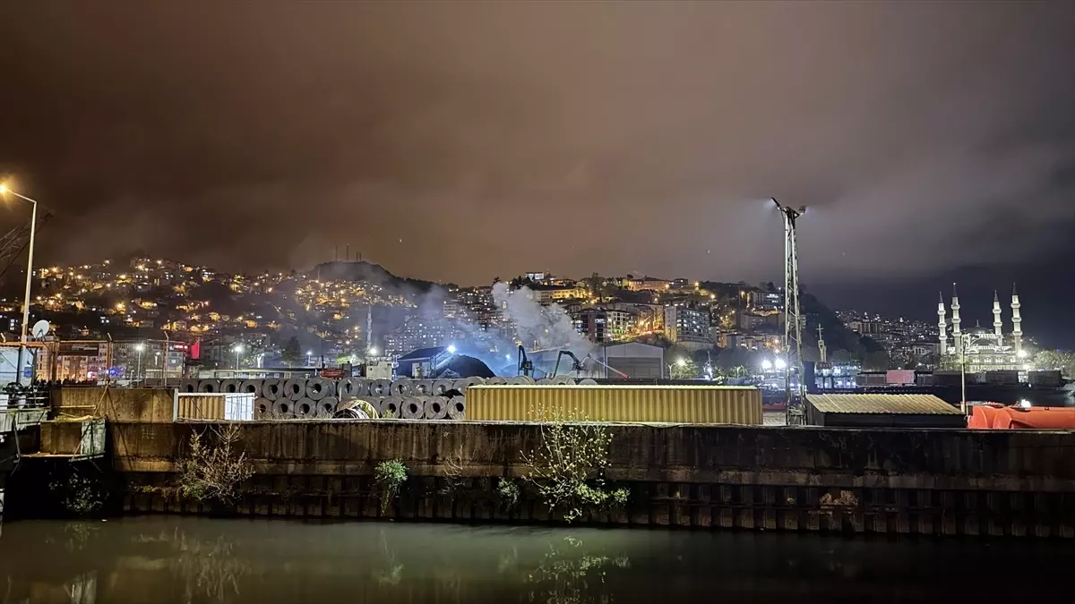Zonguldak\'ta Yangın: İş Makinesi Alev Aldı