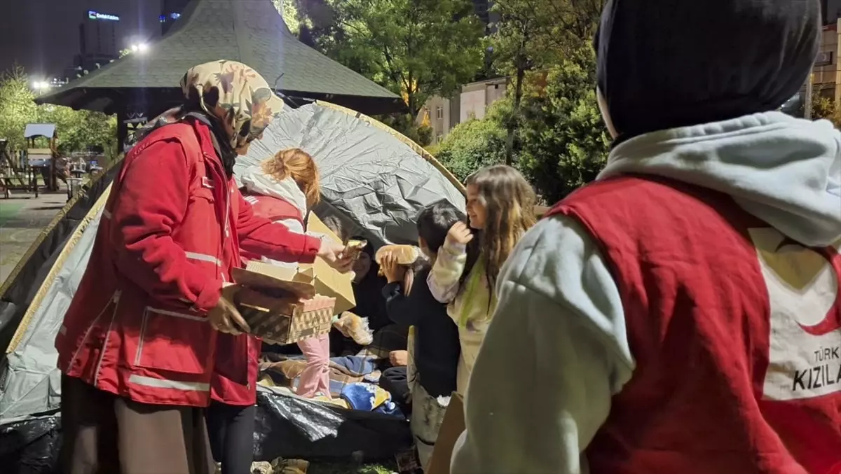 Kızılay\'dan Depremzedelere Gıda Desteği